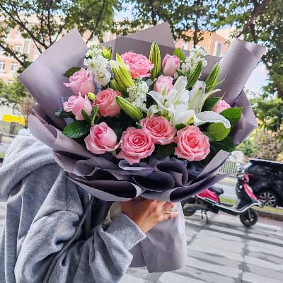 汉中11朵戴安娜粉玫瑰百合，与你一起追逐梦想