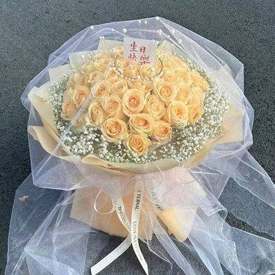 汉中52朵香槟玫瑰满天星，你就是我的全部