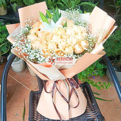 汉中33朵香槟玫瑰百合，心里永远是你